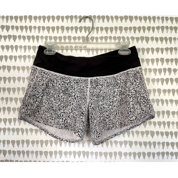 Lululemon Run Times Short (4-way Stretch 4") Ditsy Daisy White Black / Black - Picture 1 of 3